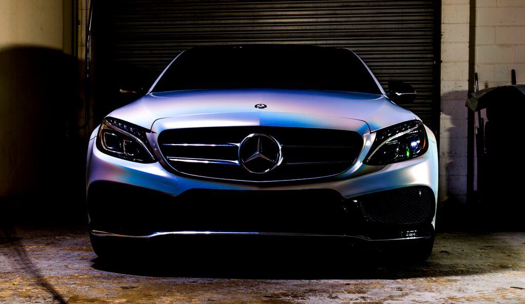 Auto mit Satin Flip Ghost Pearl Wrap gewickelt