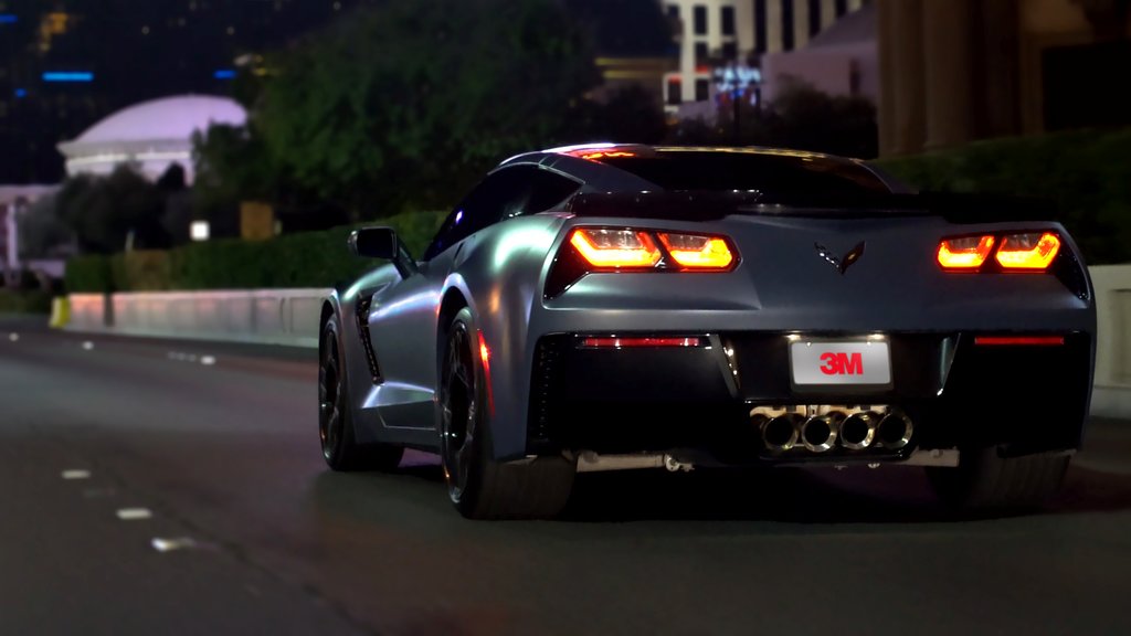 Auto mit Satin Thundercloud Wrap gewickelt