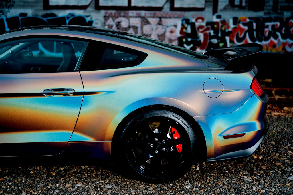 Car Wrapped mit Gloss Flip Psychedelic Wrap