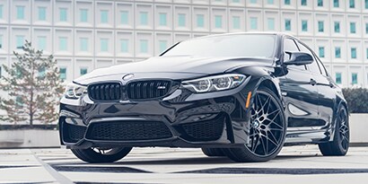 Auto foliert mit schwarzer 3M™ Wrap Folie Serie 1080
