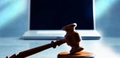 Laptop dargestellt in einem Rechtssektor
