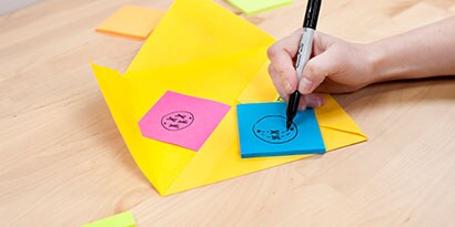 Skizziere die wichtigsten Strukturen und markiere sie mit Post-it® Index Haftstreifen, um sie schnell wiederzuerkennen