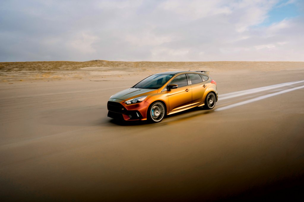 Auto mit Satin Flip Volcanic Flare Wrap gewickelt