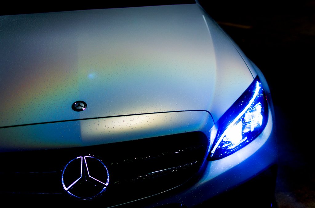 Auto mit Satin Flip Ghost Pearl Wrap gewickelt