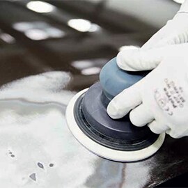 Feines Schleifen der Oberfläche und der Übergangsbereiche mithilfe des 3M Cubitron™ II