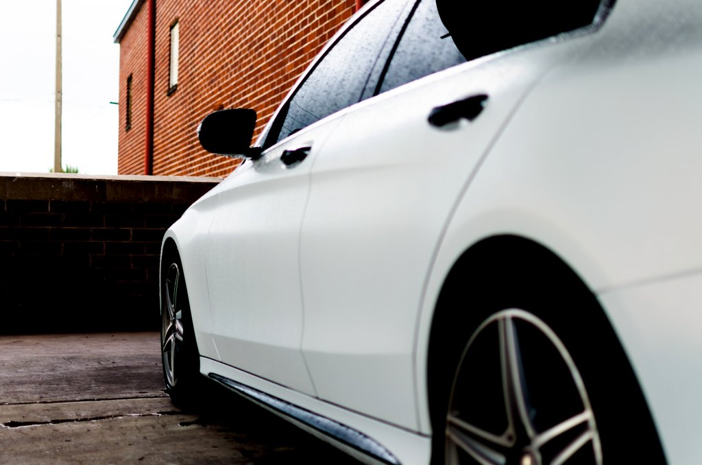 Auto mit Satin Flip Ghost Pearl Wrap gewickelt