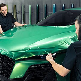 3M™ Protection Wrap Film Color Series Applikation von Iridescent Emerald Green Stretch Hood