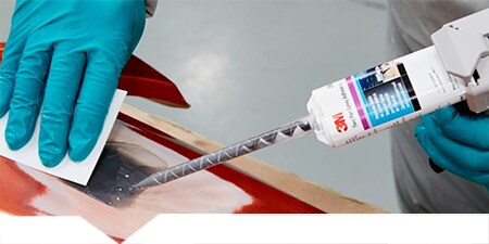 Kunststoffstoßstange wird repariert
